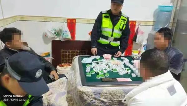 4人赌博因怀疑打假牌发生纠纷报警，结果万万没想到