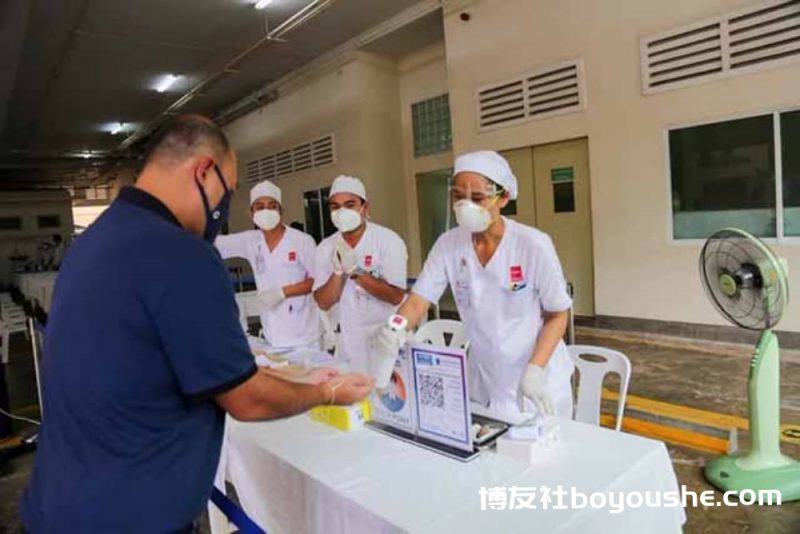 柬埔寨洪森总理幼子洪玛尼第三针接种了中国疫苗