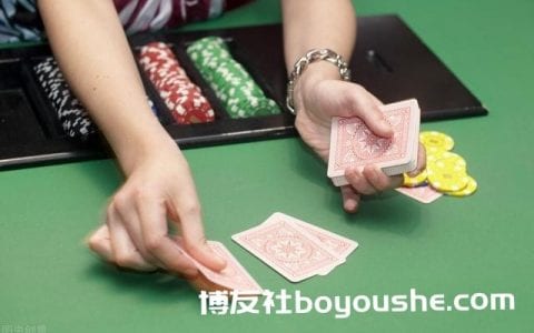 男子粘上网络赌博，诈骗舅舅1300万，还雇凶杀舅舅，杀手悄悄告密